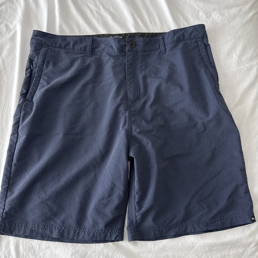 Men's Quicksilver Amphibian Short Size 40. In/Out Of Water, Dry Water Repellent